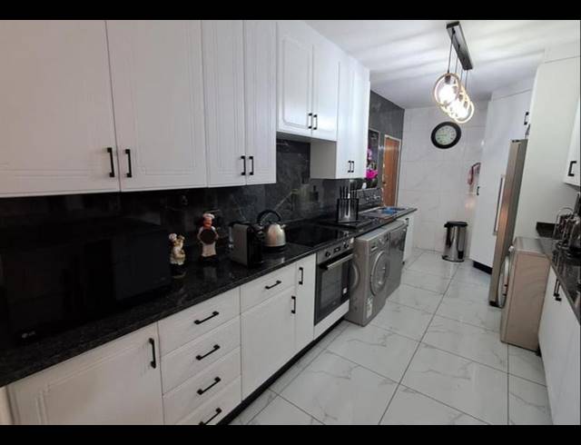 3 BEDROOM TOWNHOUSE FOR SALE IN BRACKENHURST